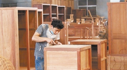 東陽(yáng)日?qǐng)?bào) 家具加工業(yè)的傳承與創(chuàng)新